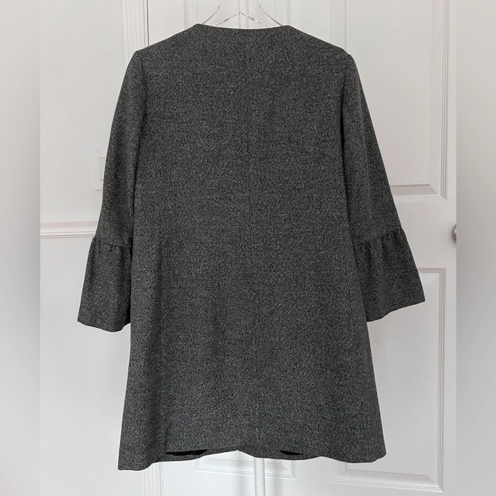 H&M gray coat collarless zip front ruffled bell sleeves Women's US8 EU38